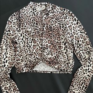 Front twist Cheetah print long sleeve top